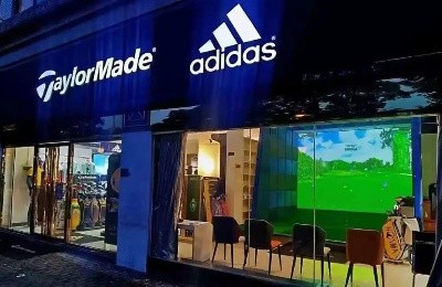 高爾夫球具店新潮流？高爾夫模擬器強強聯(lián)合，助你打好球！